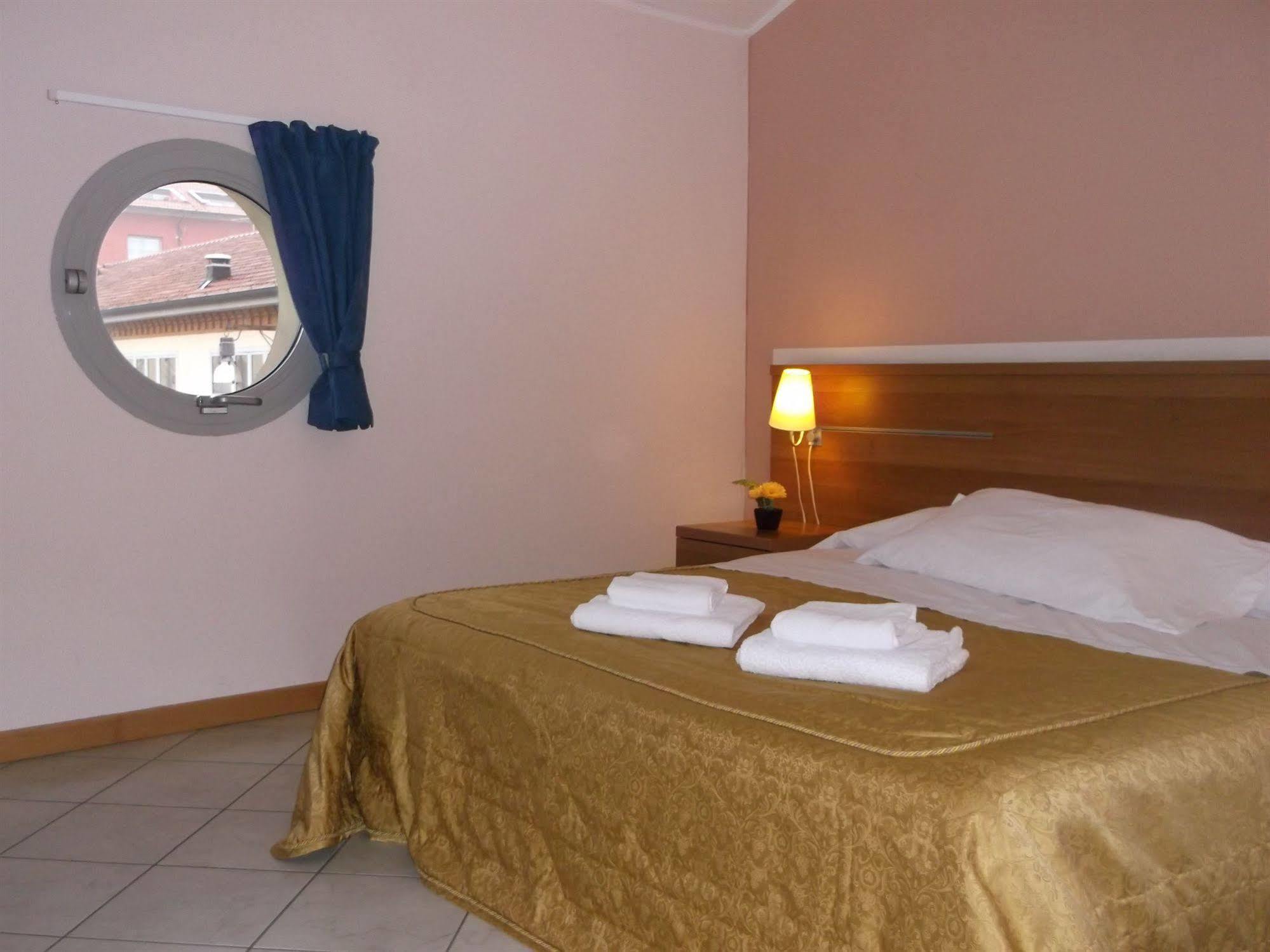 Albergo Meuble Abatjour Mantua Buitenkant foto