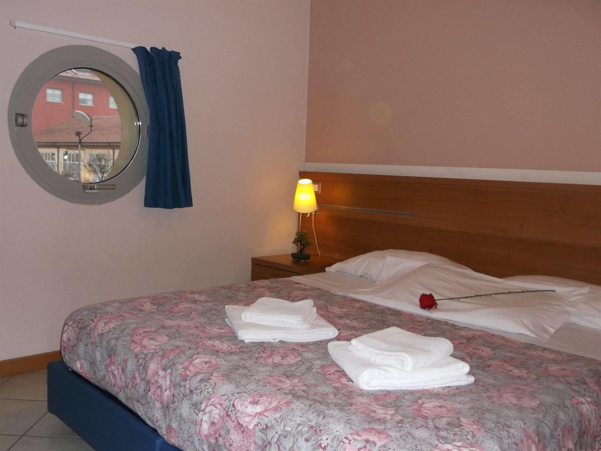 Albergo Meuble Abatjour Mantua Buitenkant foto