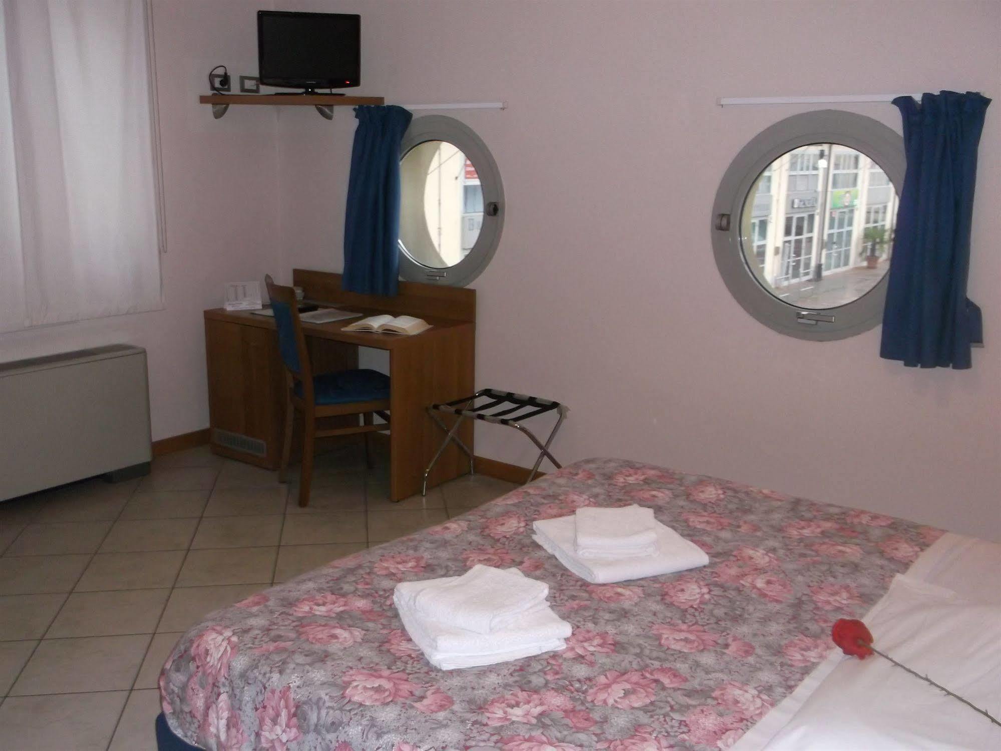 Albergo Meuble Abatjour Mantua Buitenkant foto
